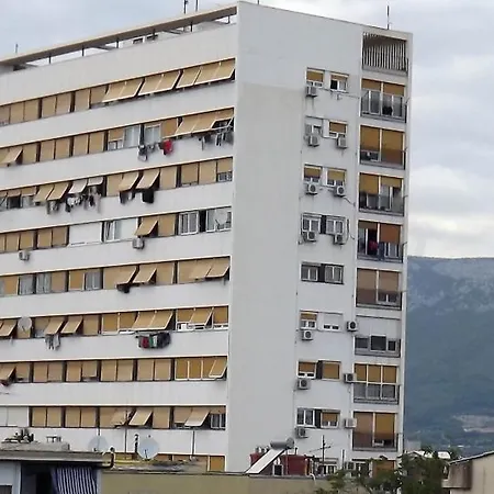 10 Apartment *